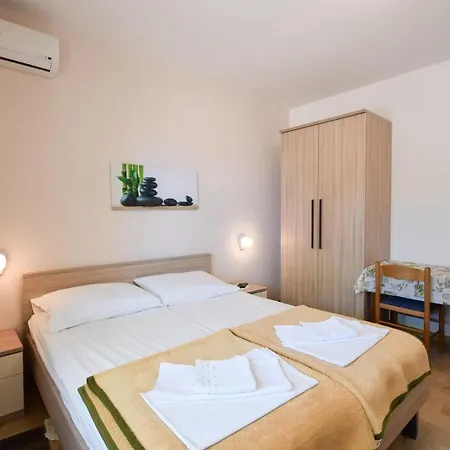 krevet i doručak Ivona 2 Baska Voda