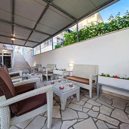 Ivona 2 Bed & Breakfast Baska Voda